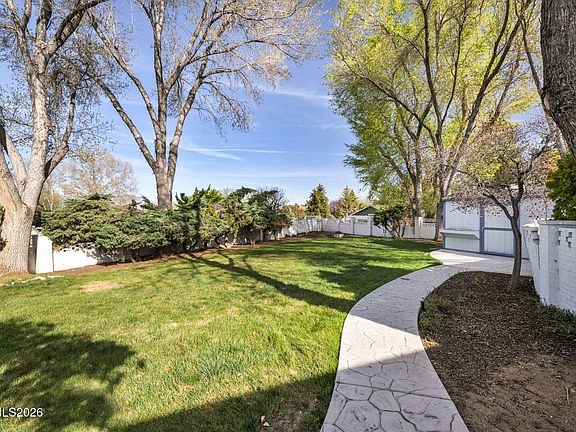 4th image of 3325 E Hidden Valley Dr
