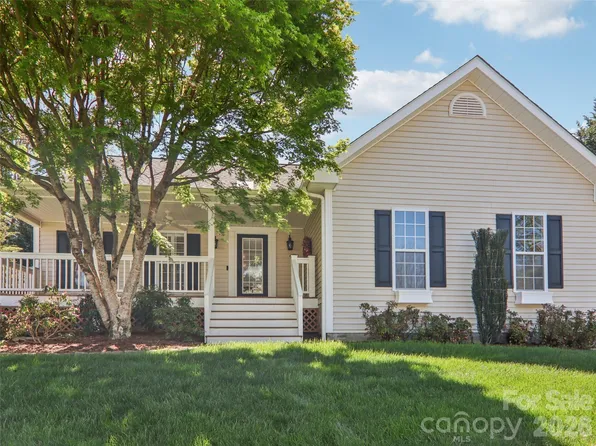 117 Apple Meadow Ct, Hendersonville, NC 28739