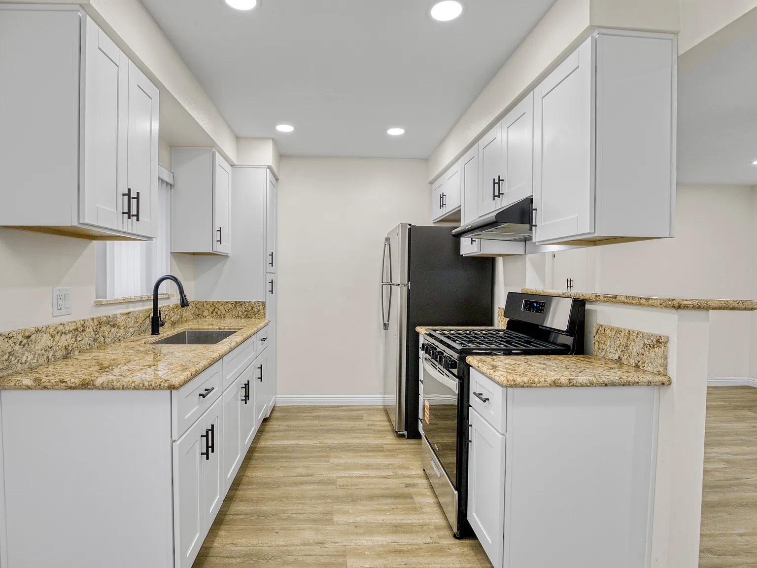 2 bed, 700 sqft, $2,400 — Photo 3