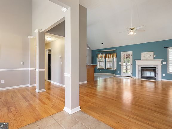 4th image of 200 Chatfield Way