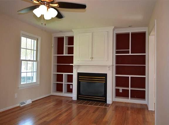 Gas Fireplace!