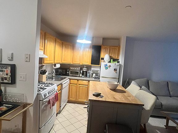 4th image of 266 E 10th St APT 2A