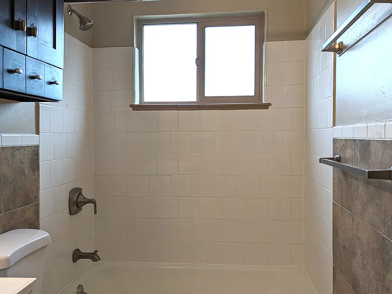1005 N Newton St — Photo 13