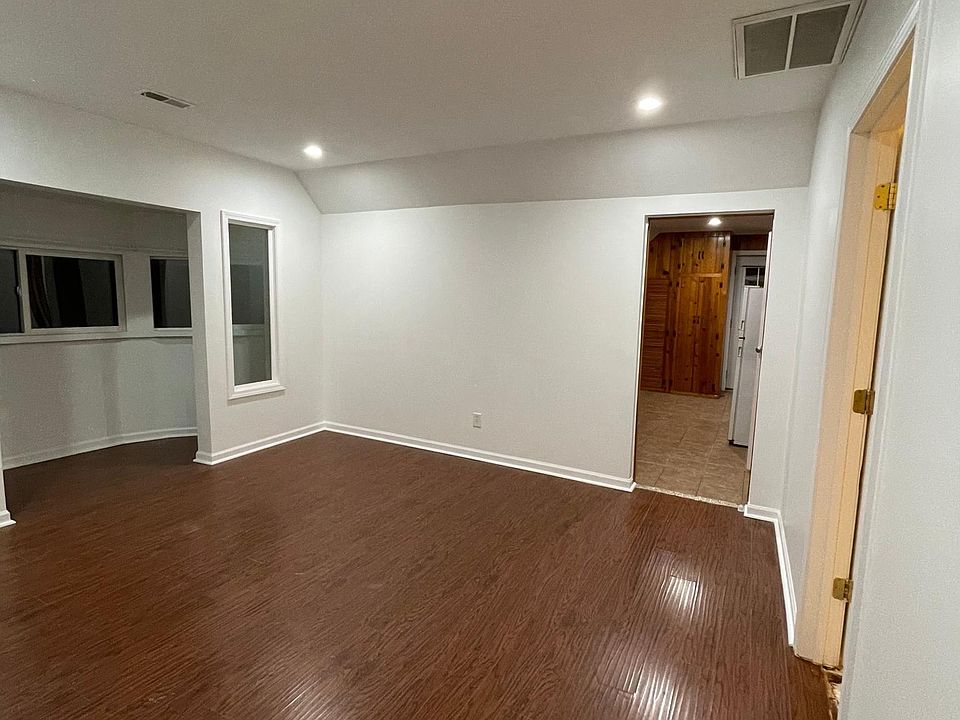 1st image of 1010 Fulton St W APT 2
