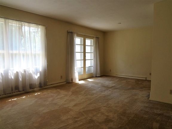 3rd image of 307 Crescent Dr