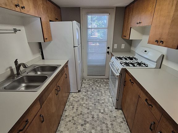 5th image of 815 S 38th Street Ct #1