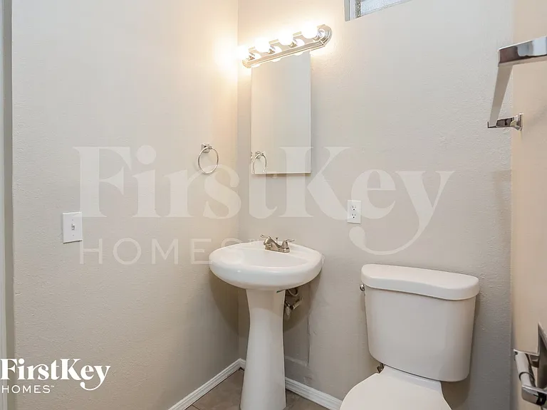 1701 Sweeney Ave — Photo 9