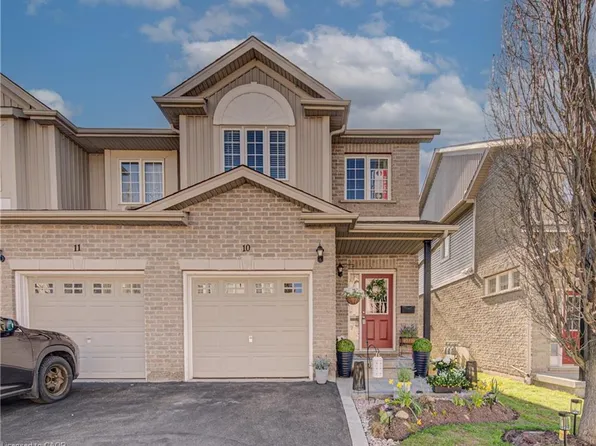 105 Pinnacle Dr #10, Kitchener, ON N2P 1B8