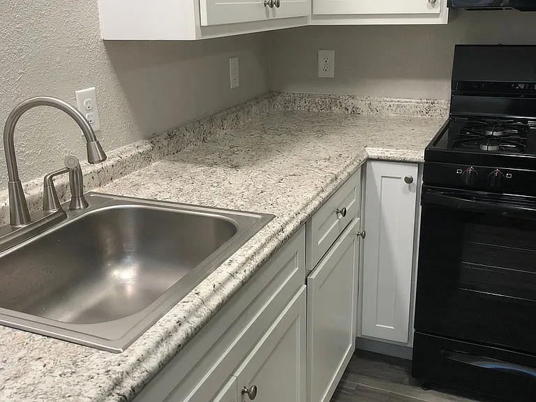 Yukon Heights Apartments — Photo 23