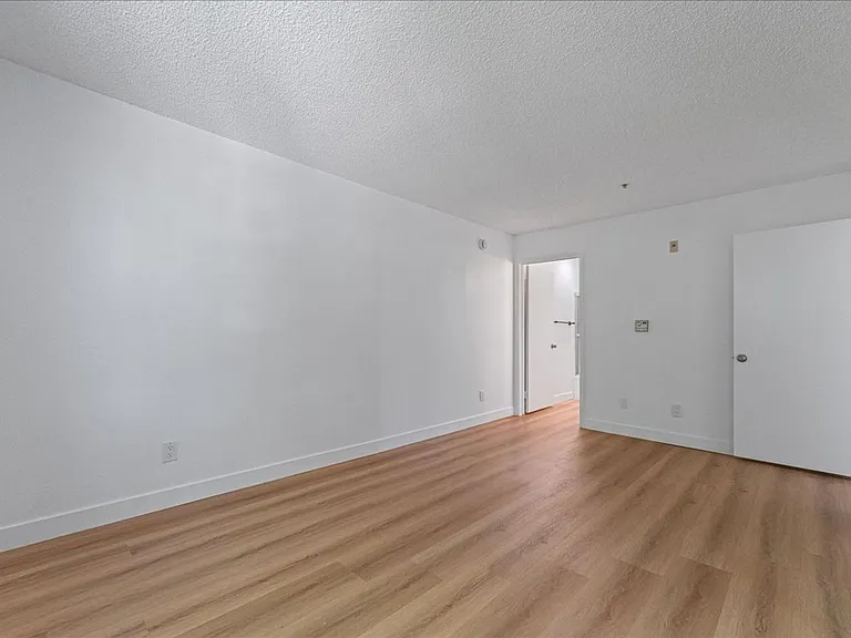 1785 Beloit Ave — Photo 8