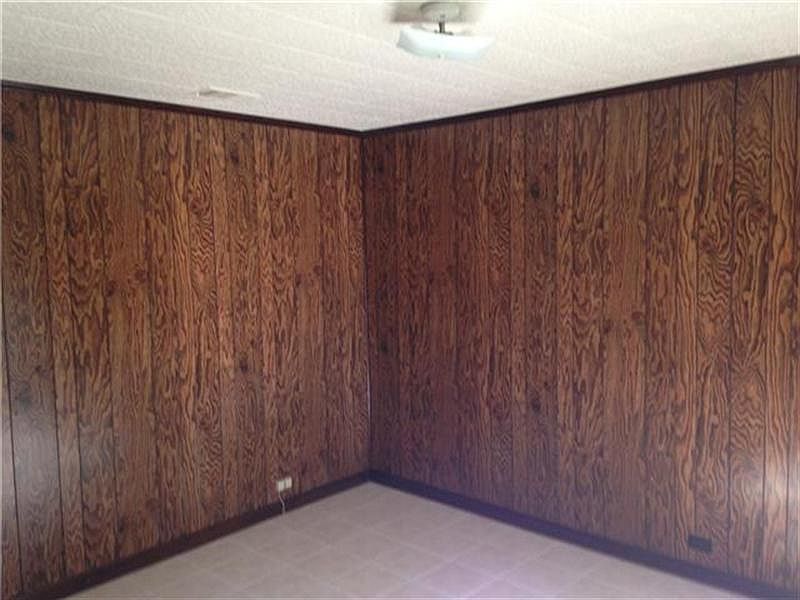 2nd image of 643 McKinnon Rd