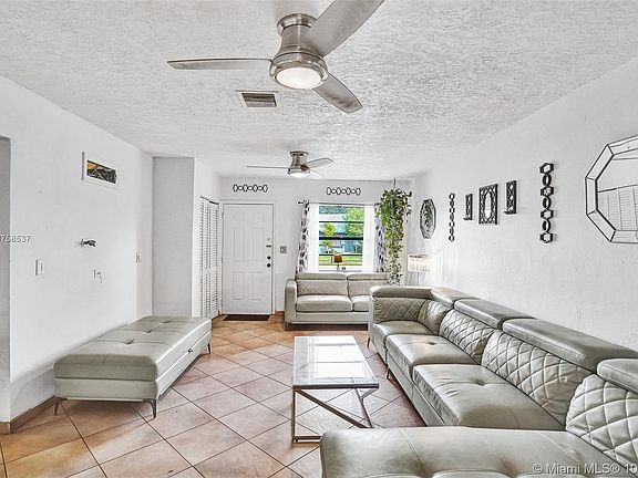 3rd image of 371 SW 33rd Ave