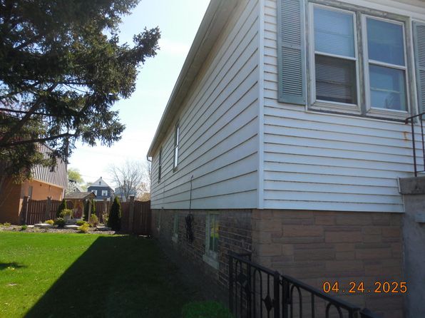 2017 Clark St, Whiting, IN 46394