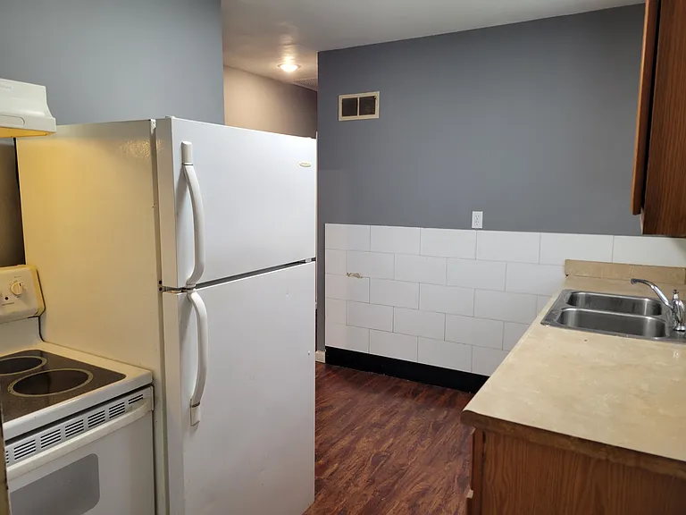 1941 Mora Ln — Photo 4