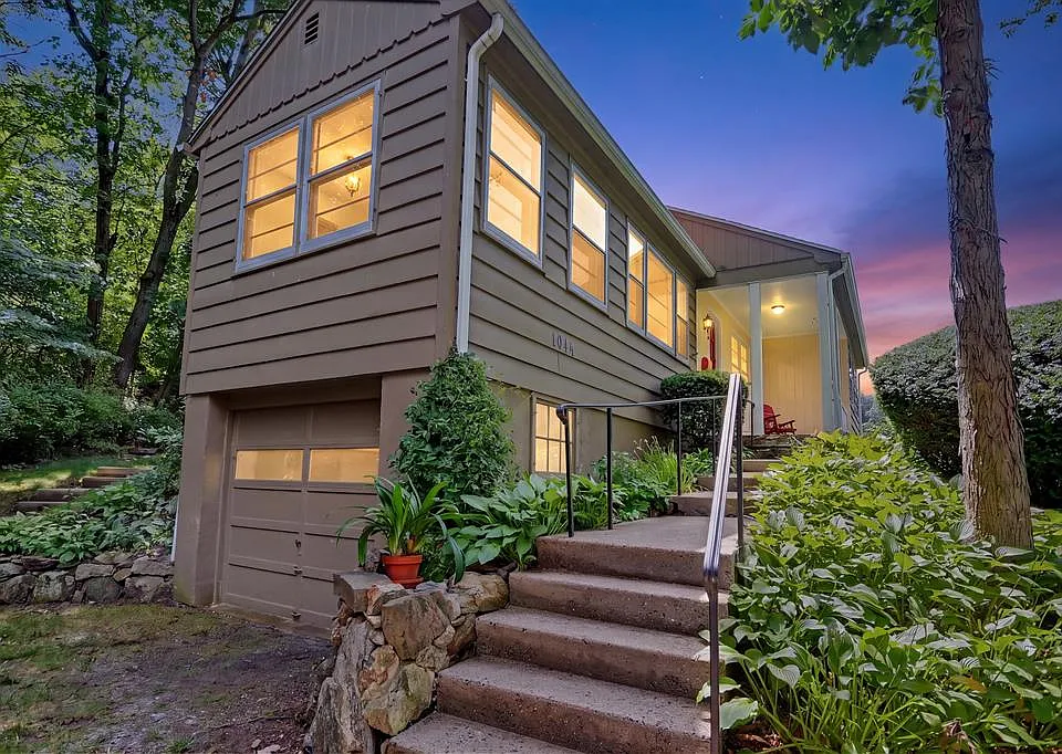 104 1/2 Ledgebrook Dr