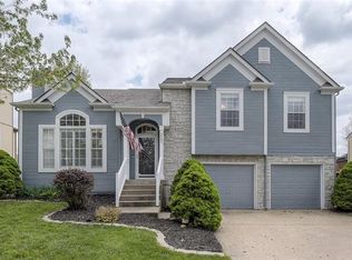 2545 SE Kimbrough Ln, Lees Summit, MO 64063