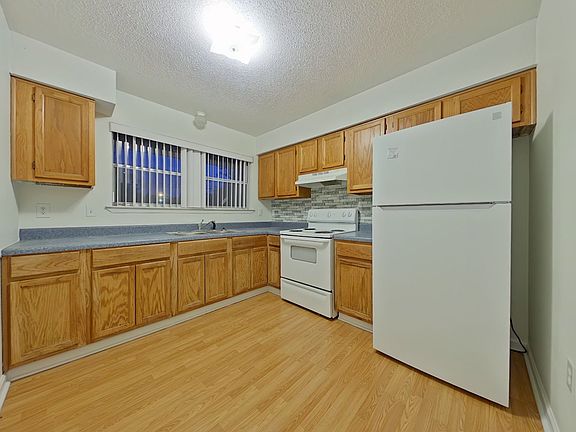 4-web-or-mls-3 Kitchen-3_03052026