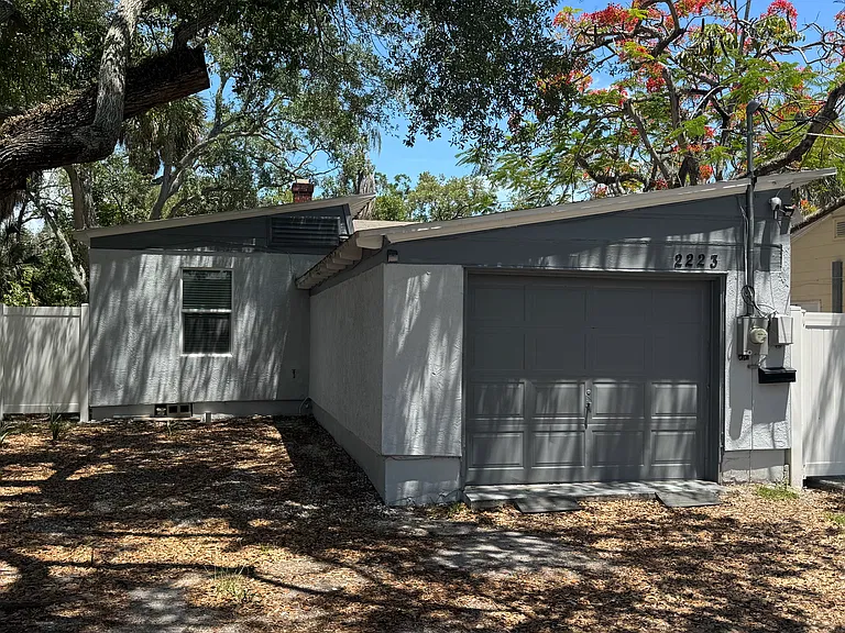 2223 W Harbor Dr S — Photo 1