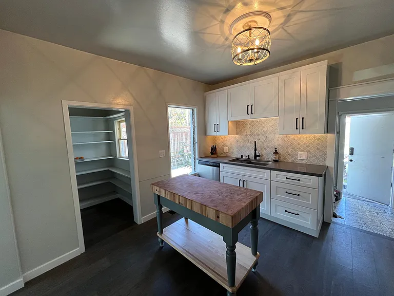 211 Stanford Ave — Photo 6
