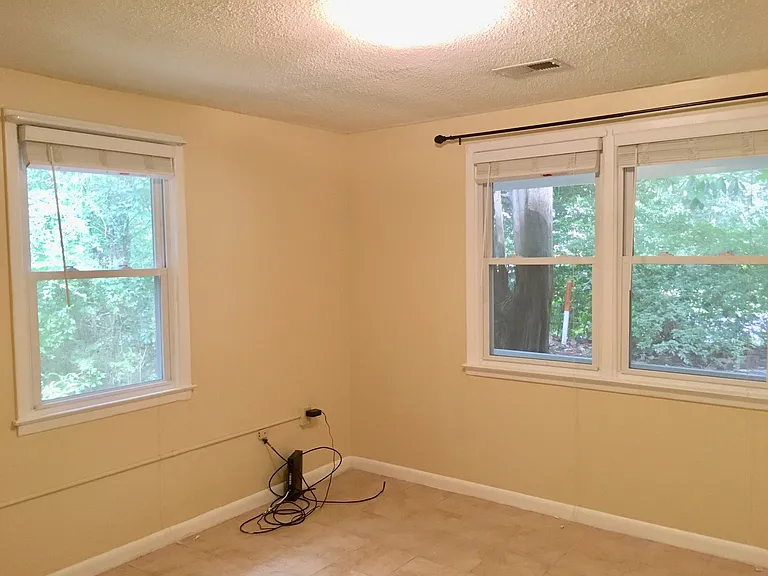 606 N Maple St — Photo 19