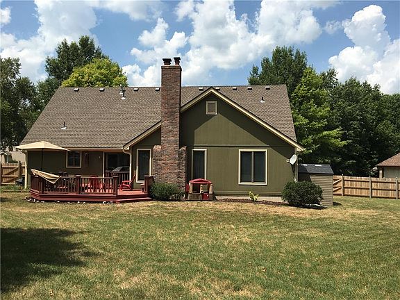 Huge backyard with new privacy fence.