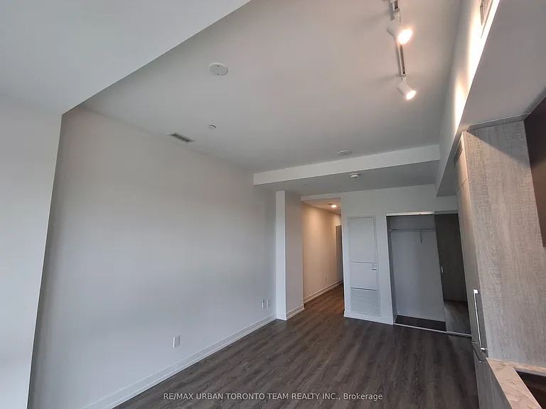 771 Yonge St #2111 — Photo 8
