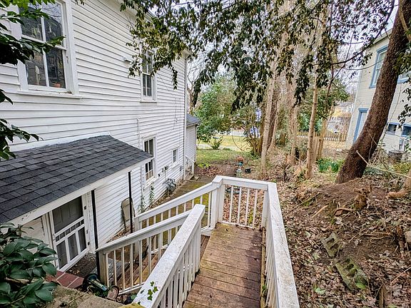 3rd image of 214-214.5 Linden Ave