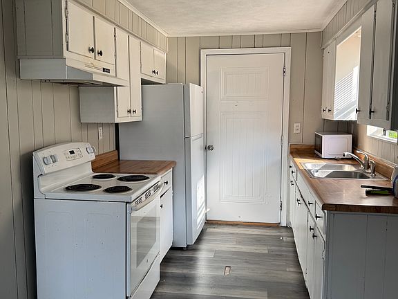 2nd image of 210A Elm Ln #A