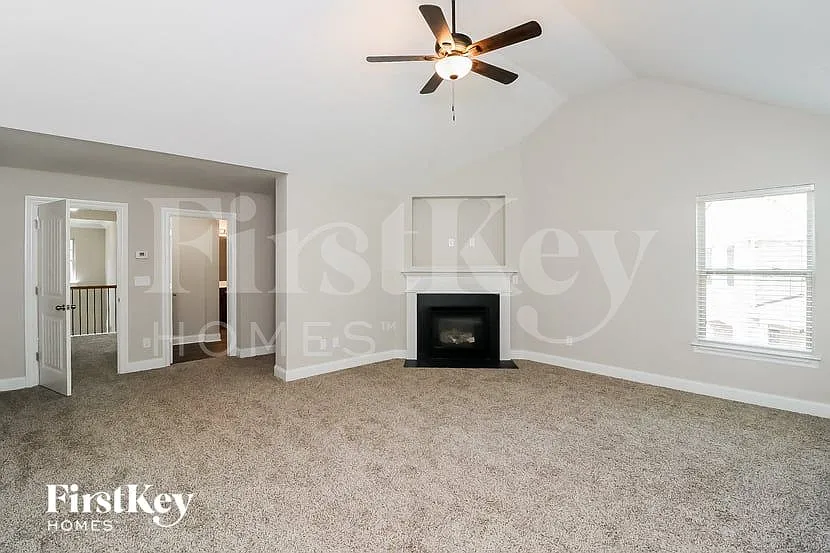 5 bed, 3.0 bath, 3384 sqft, $3,315 — Photo 4