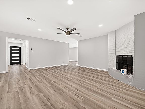 4th image of 6034 Autumn Forest Dr