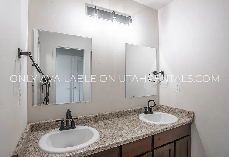 204 N 725 E — Photo 16