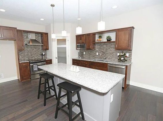 2nd image of 301 Woodhaven Dr