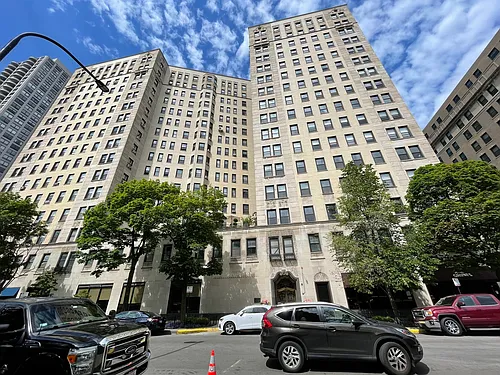 2000 N Lincoln Park W Photo 1