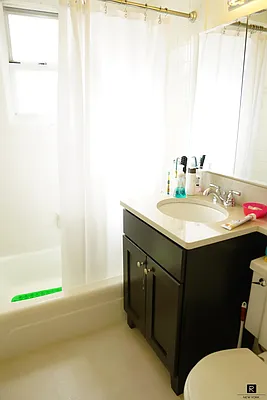 Rented by R New York | media 23