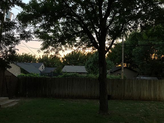 4th image of 1602 Crockett St