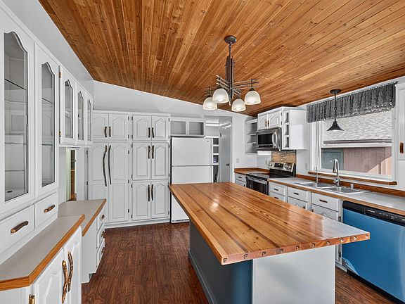 2nd image of 7634 Deer Valley Rd