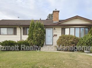 8708 Meadowlark Rd NW, Edmonton, AB T5R 5W4