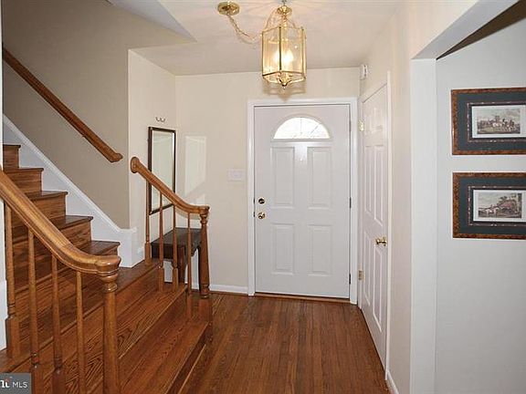 5th image of 2212 Senseney Ln