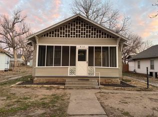 914 S 3rd St, Arkansas City, KS 67005