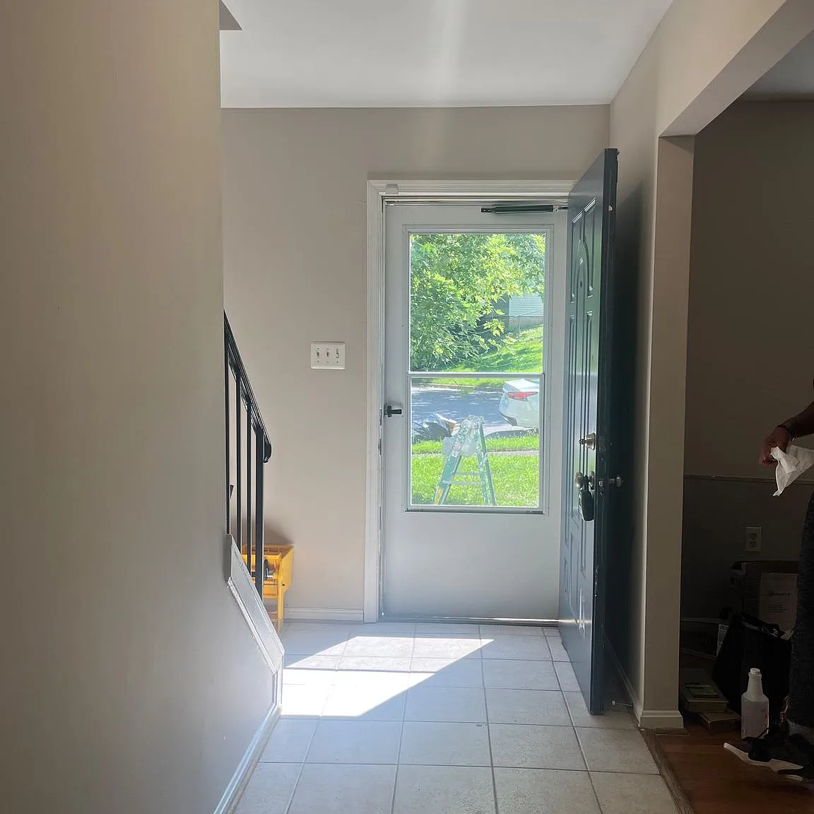 3 bed, 2.5 bath, 2400 sqft, $3,000 — Photo 2