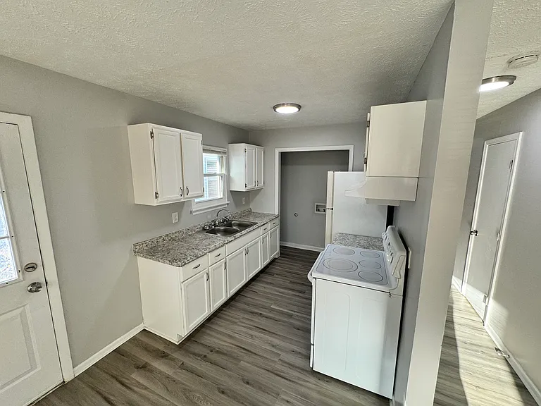 74 W Virginia Ave — Photo 3