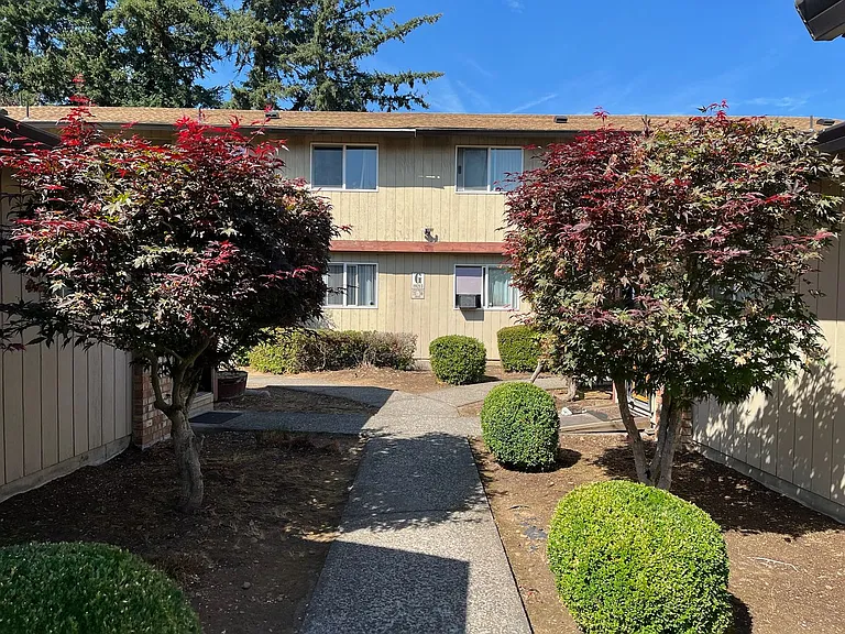 Evergreen Gardens — Photo 20