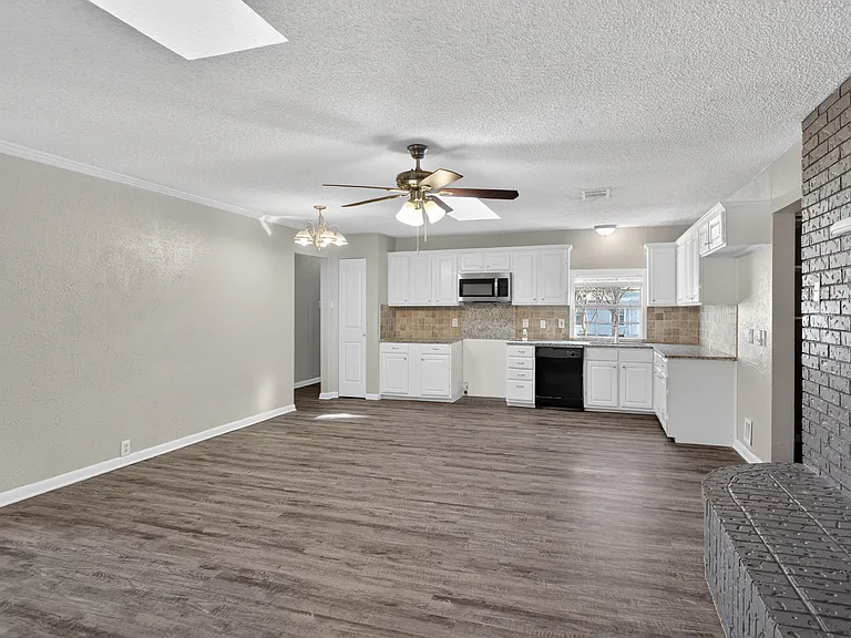 701 Harrison Ln — Photo 17