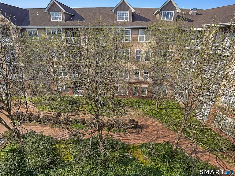 35 W Broad St #404 — Photo 31