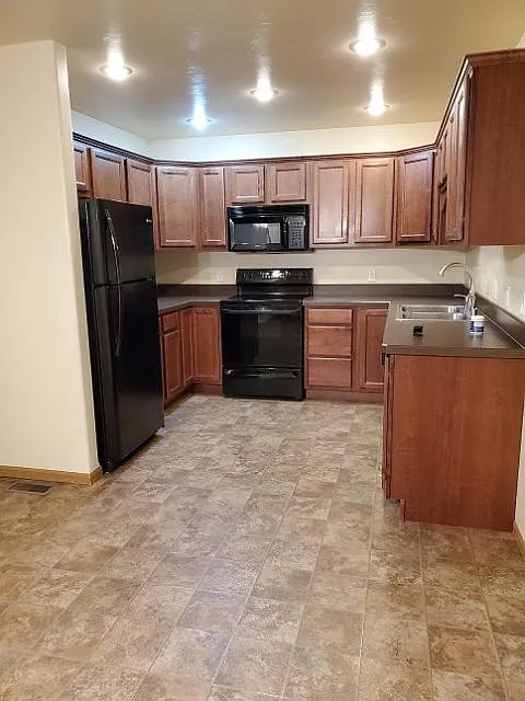 3 bed, 2.0 bath, 1456 sqft, $1,795 — Photo 3