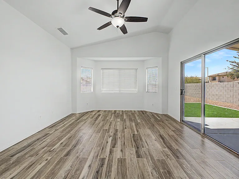 25875 W Saint Catherine Ave — Photo 15