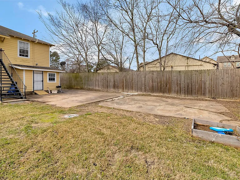 4233 Dupont St #A — Photo 11