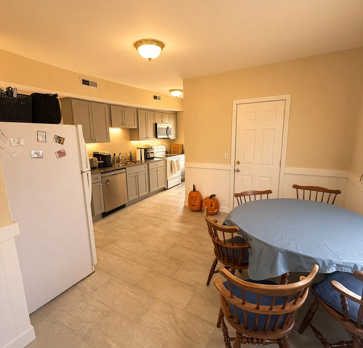 3 bed, 825 sqft, $2,475 — Photo 1