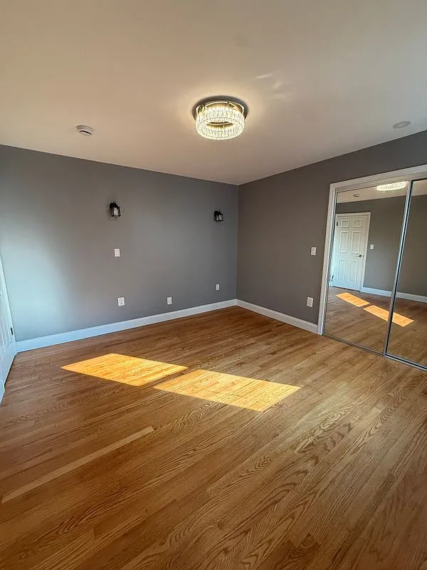 3 bed, 1.0 bath, 2500 sqft, $2,400 — Photo 2