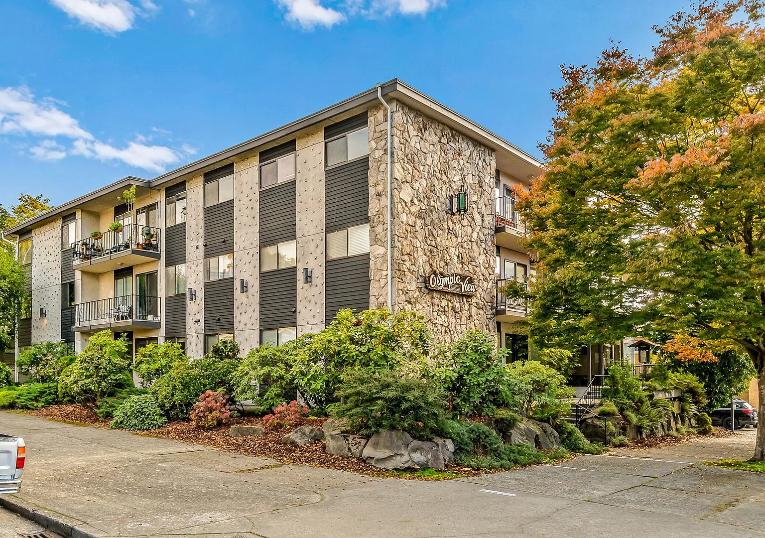 2 Bedroom 2 bath in the Heart of Ballard — Photo 1